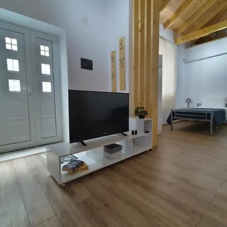 My - Entire House In The Center Of Tirana