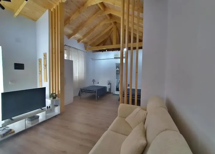 My - Entire House In The Center Of * 地拉那